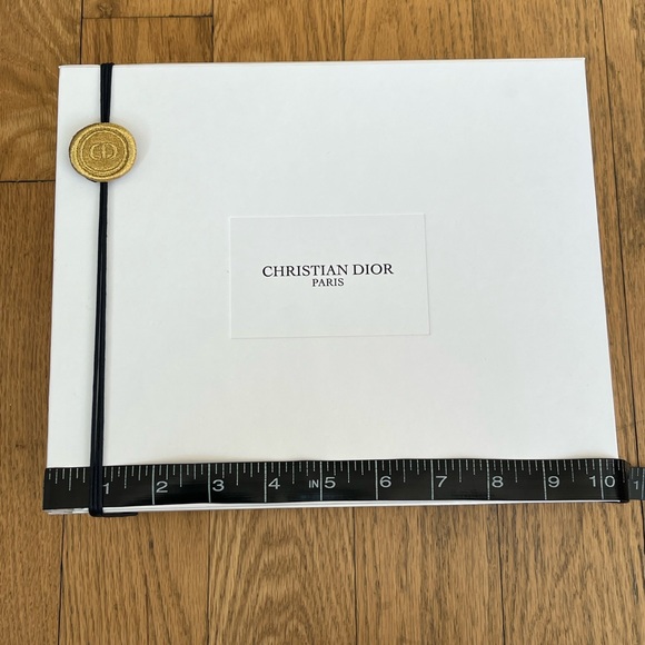 Christian Dior Box & Pillow - Picture 9 of 9